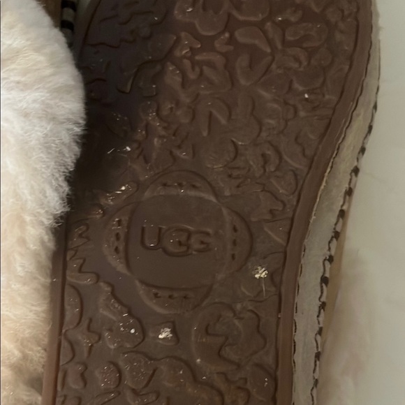 UGG women’s Cozy Brown and Cream Slippers slip-on shoes size 8 - Picture 7 of 8